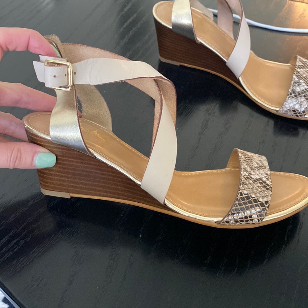 Leather wedge sandals